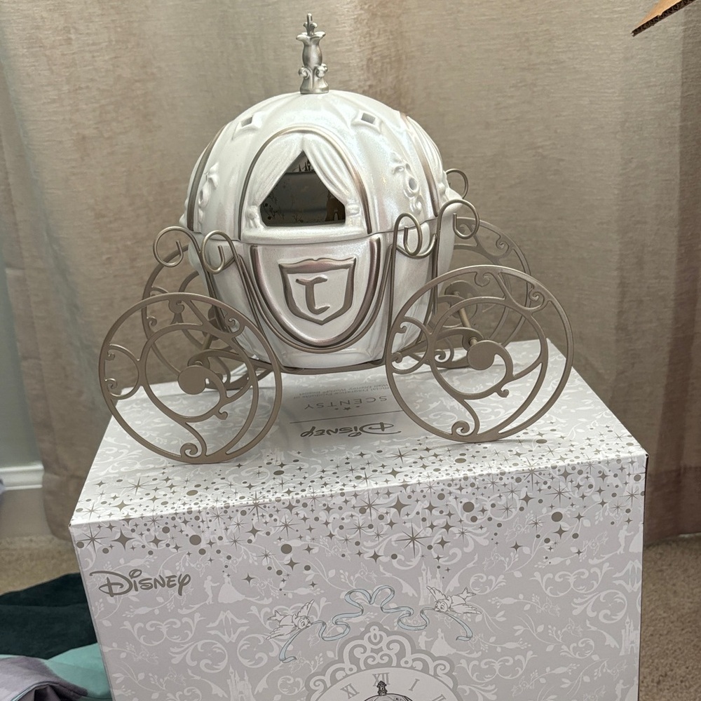Scentsy Disney Cinderella Carriage Keepsake wax warmer. Never used
